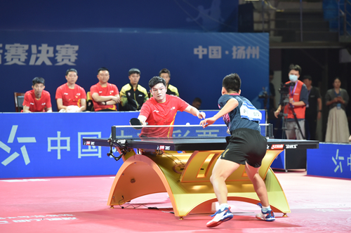 管理层在本 管理层在本