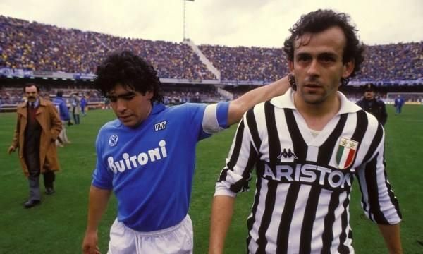 她在接发球 她在接发球